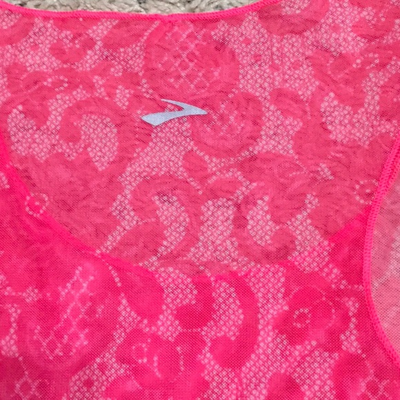💕💕Brooks running tank (pink mesh) 💕💕 - Picture 5 of 6
